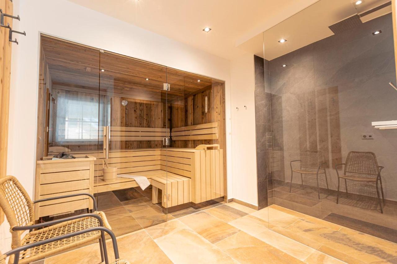 Superior Holiday Home up to & Sauna
