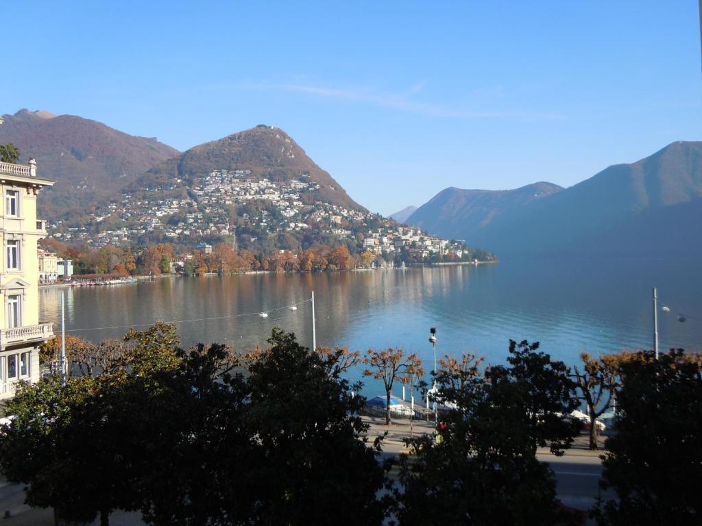 Camera Standard Doppia con Letti Singoli con Vista Lago