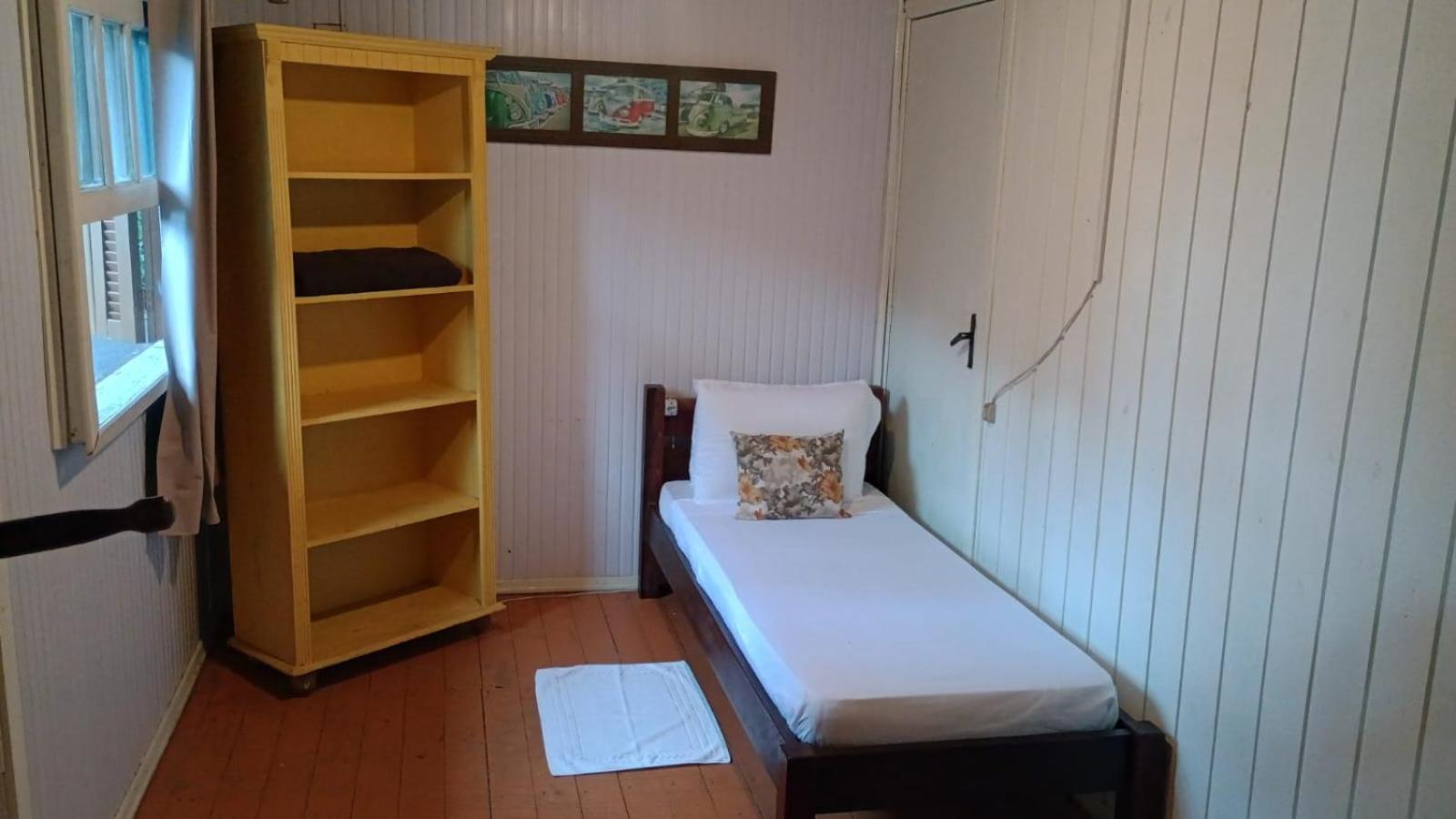 Quarto Individual com Banheiro Compartilhado