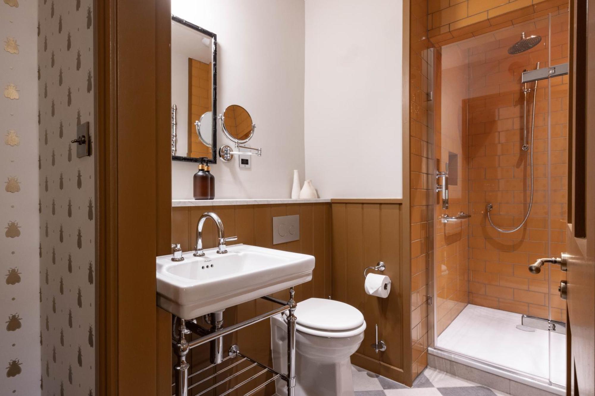Double Room,1756403018:JPEG