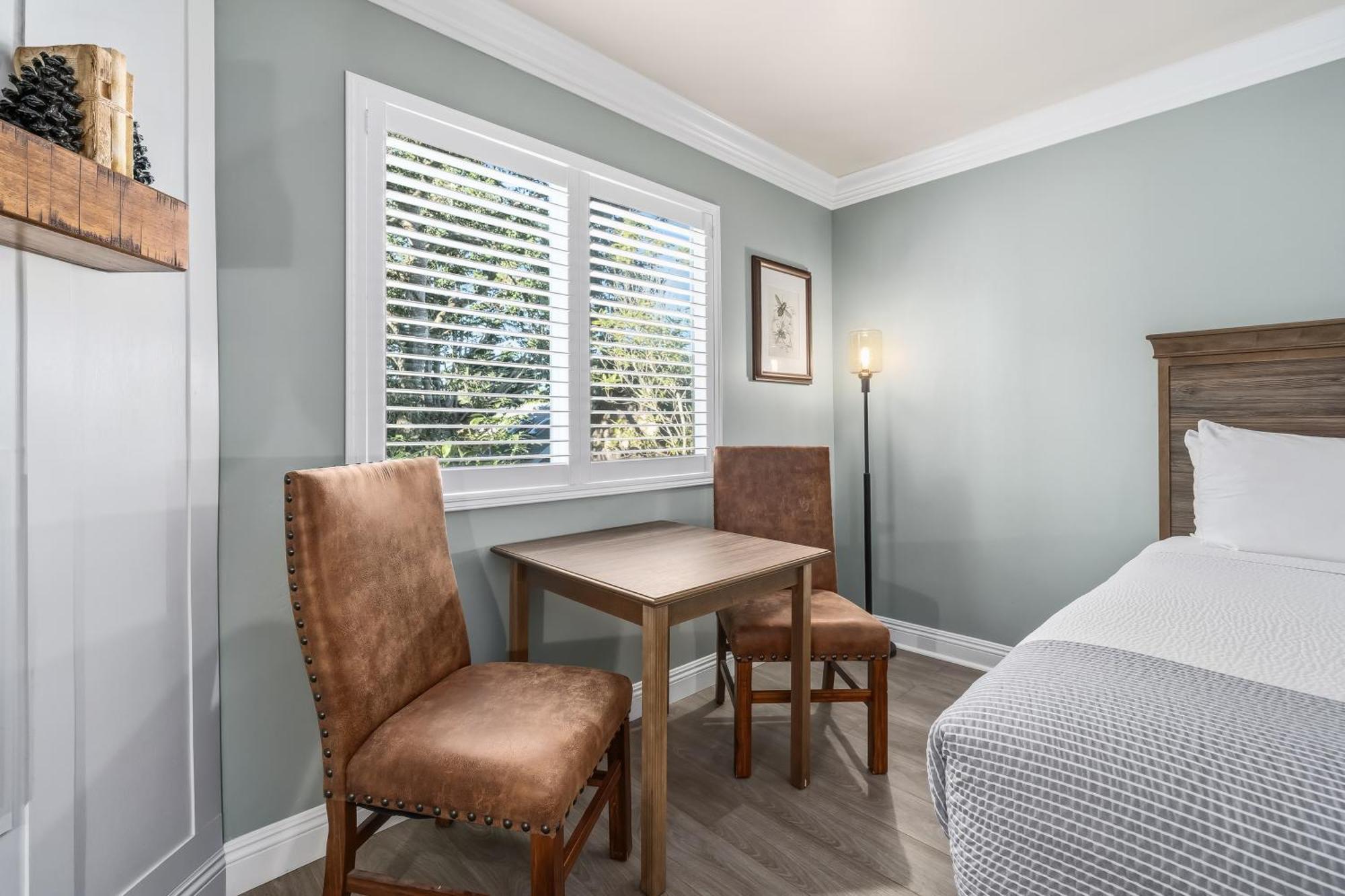 Deluxe Queen Room