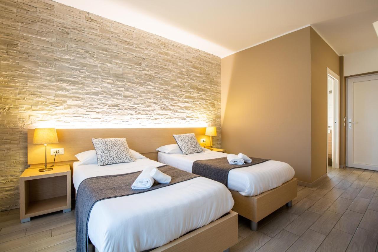 Double or Twin Room with Pool View,744740782:JPEG