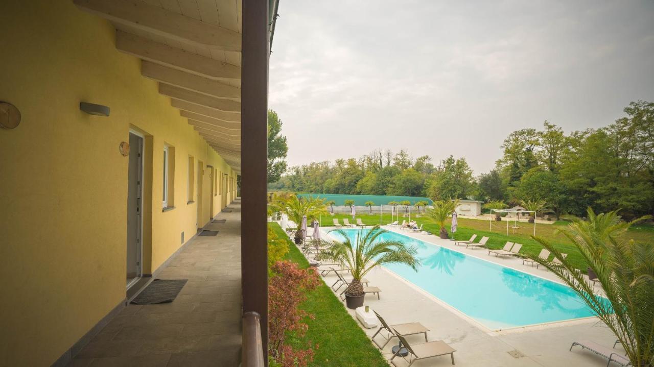 Triple Room with Pool View,926917132:JPEG