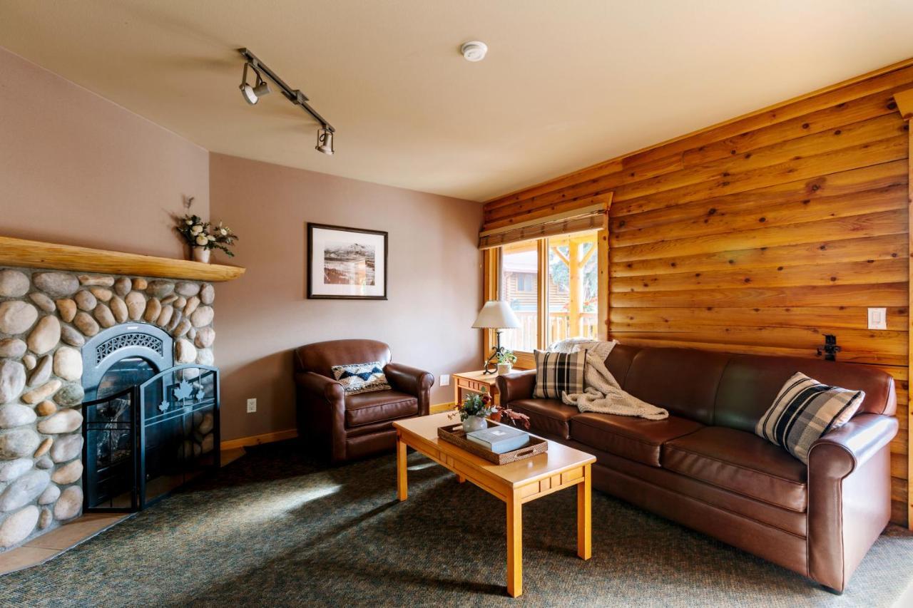 Suite Cedar Lodge con 3 camas grandes y sofá