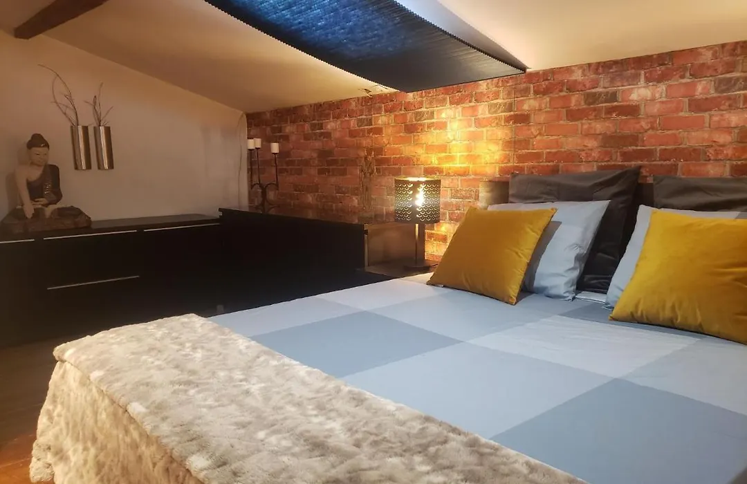 Room With Private Wc With Free Parking-1