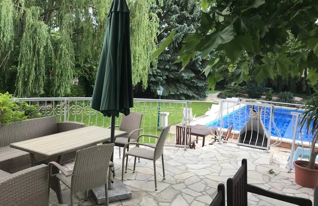 Mercedes Garden-1