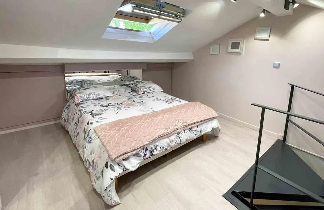Charming Townhouse With Garden In The City Of Love-1
