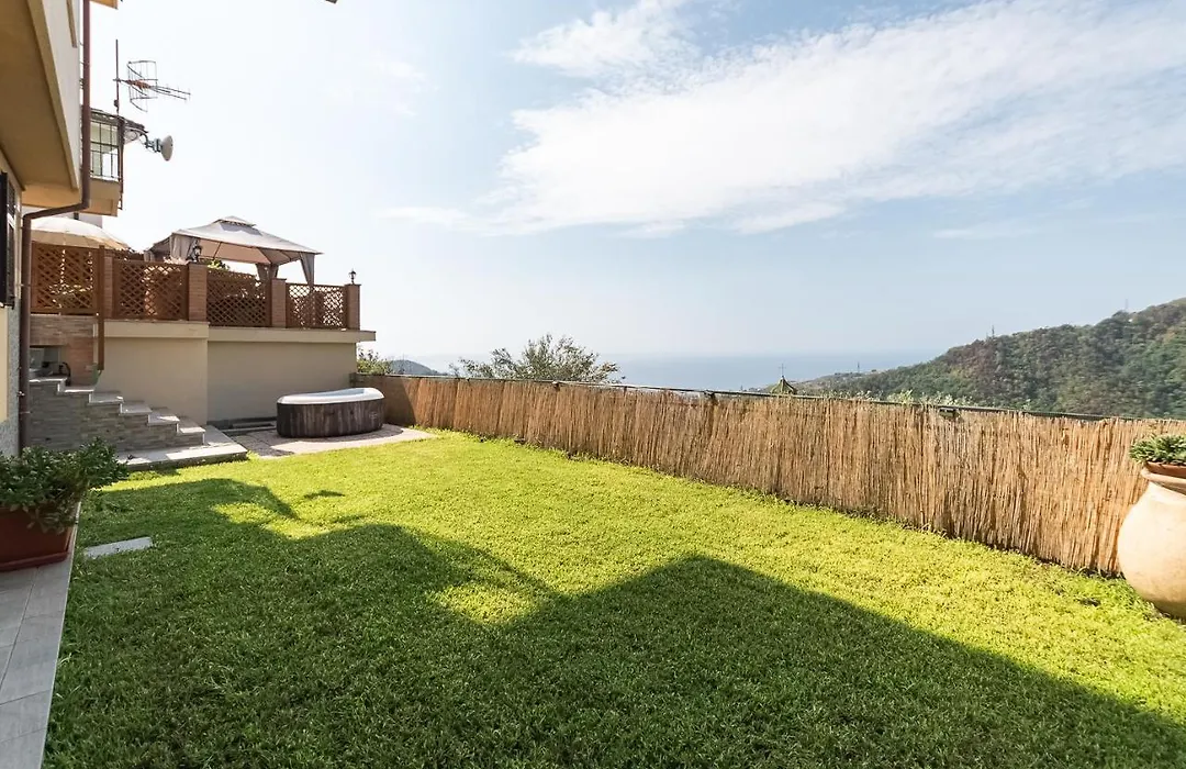 La Roccia Fiorita Appartamento con giardino e Jacuzzi-1