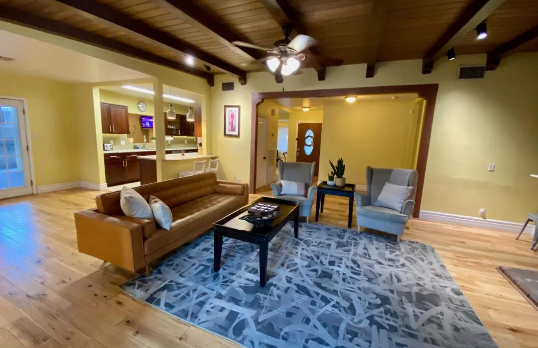 Newer Ranch With Pool And Hot Tub Near The Strip And Freemont Street.-1