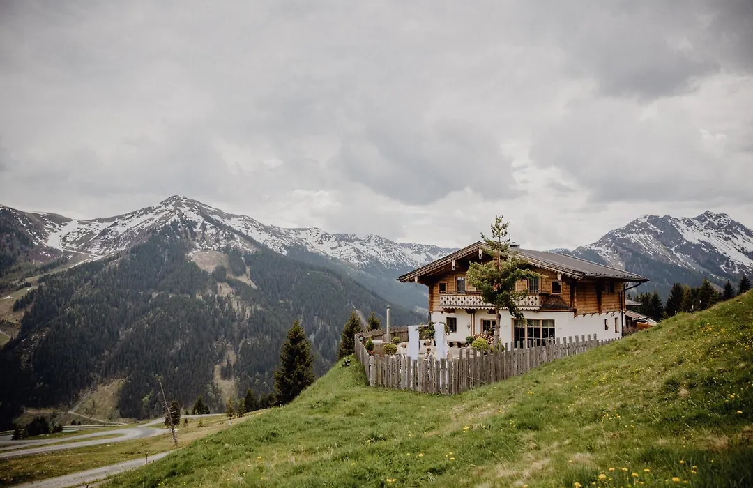 Wallegg Lodge - Alpine Premium Chalet - Ski In-Ski Out - Real Alpine Location Saalbach-1