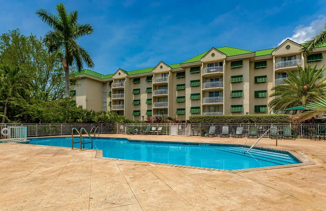 Sunrise Suites - Sea Breeze Suite 101-1