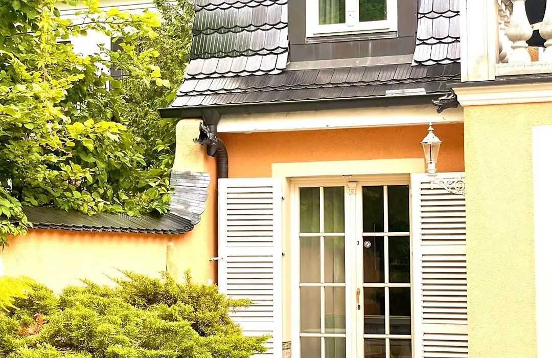 Yacht- , und Reisemobilhafen Historisches Fährhaus Wendenschloss-1