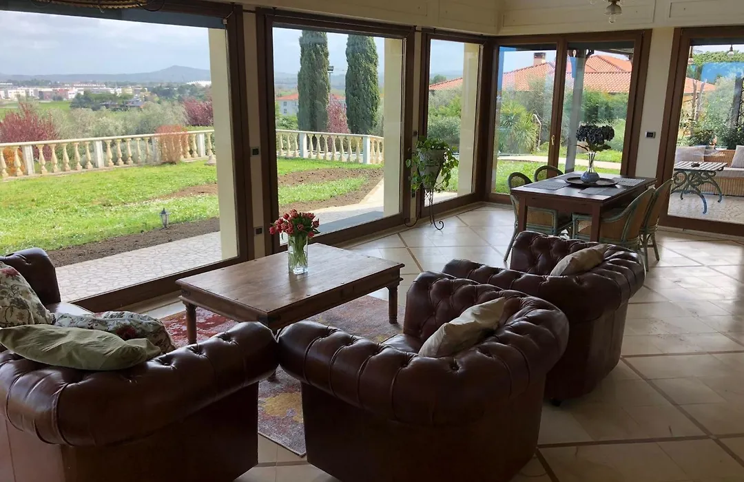 Villa Rolls - Porzione di Villa con piscina,giardino e parcheggi-1