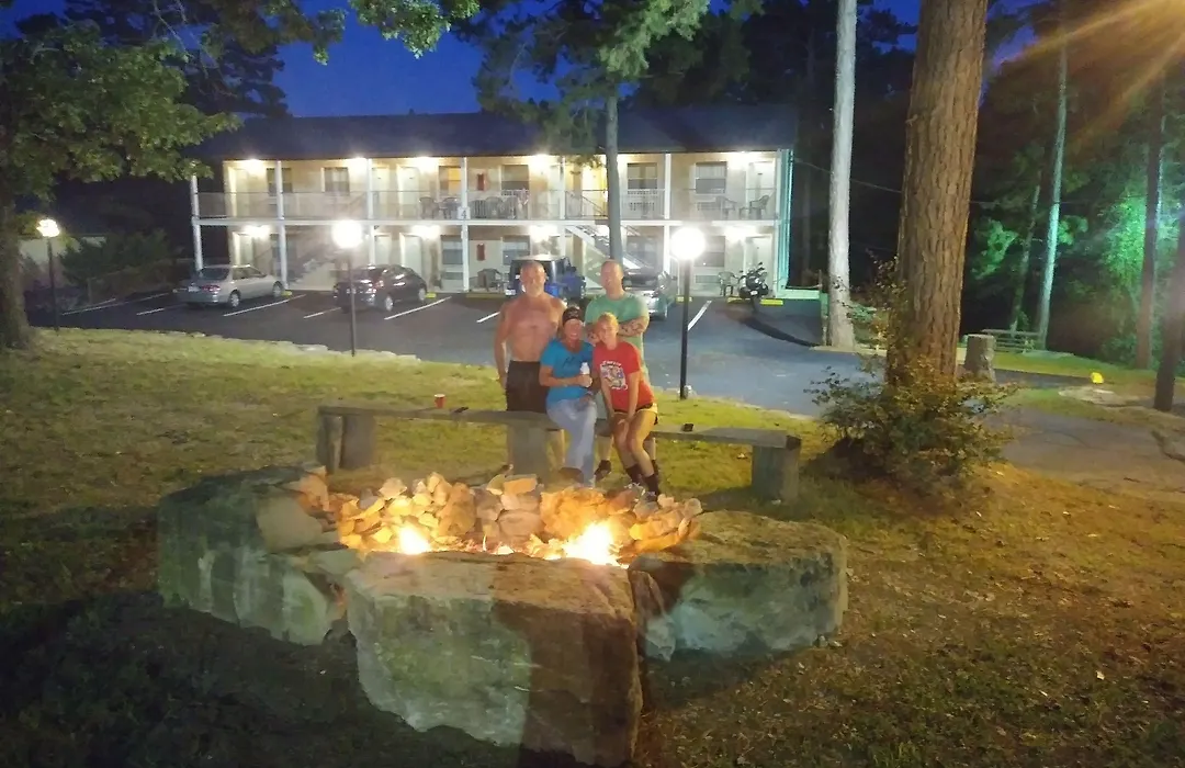 Traveler'S Inn-1