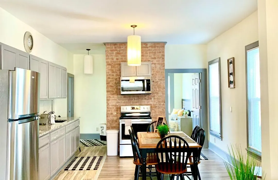 The Iron Scow: Niagara Falls Retreat with Private Yard-1