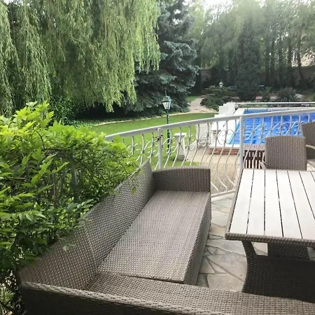 Mercedes Garden-2