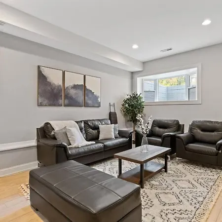 Luxe 6Br House Trendy Logan Square Garage Access-3