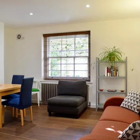 Charming 2 Bedroom Apartment In Kentish Town-2