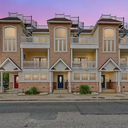 ❤️ The Top End Townhomes With Stunning Views On One-Of-A-Kind Rooftop Deck! Wow!-3