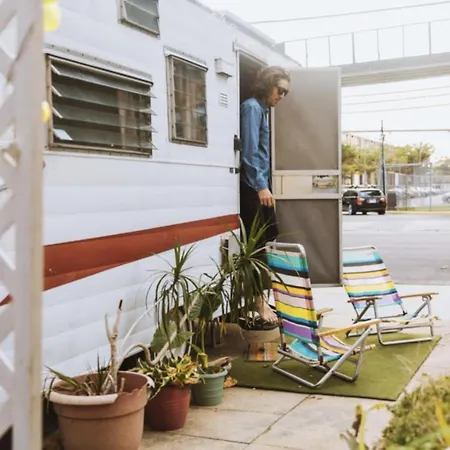 60S Surf Camper With Nyc Skyline View In Rockaway Beach-2