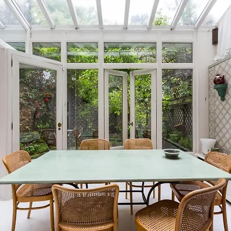 Veeve - Charming Townhouse Near Parc Montsouris-3