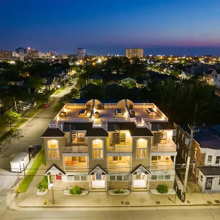 ❤️ The Top End Townhomes With Stunning Views On One-Of-A-Kind Rooftop Deck! Wow!-2