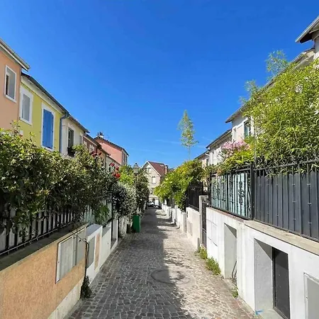 Charming Townhouse With Garden In The City Of Love-3