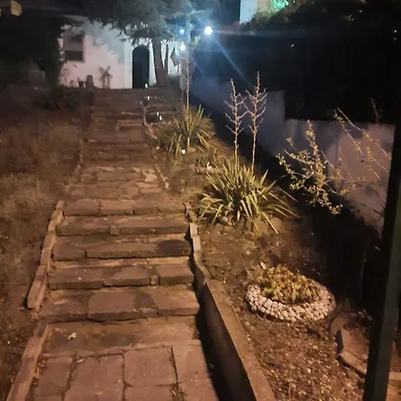 Entire House With Private Garden And Garage-3