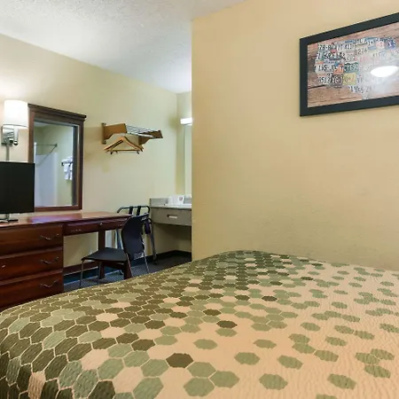 Econo Lodge-3