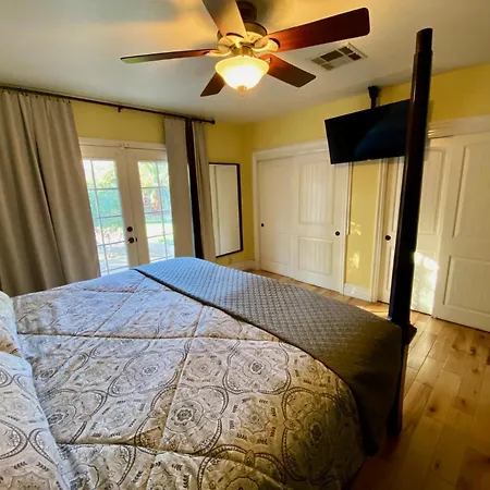 Newer Ranch With Pool And Hot Tub Near The Strip And Freemont Street.-2