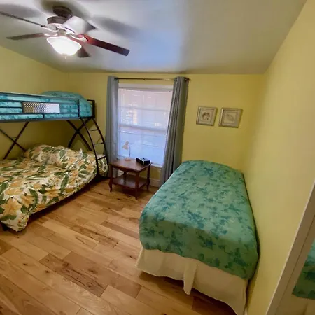 Newer Ranch With Pool And Hot Tub Near The Strip And Freemont Street.-3