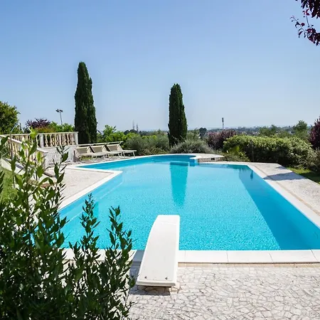 Villa Rolls - Porzione di Villa con piscina,giardino e parcheggi-2