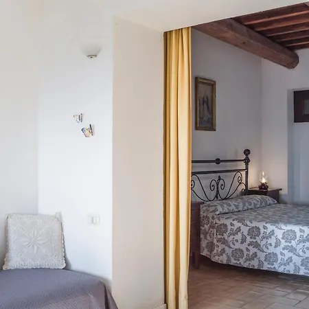 Agriturismo Castelvecchio, Casa Vacanza con piscina a Fabriano-3