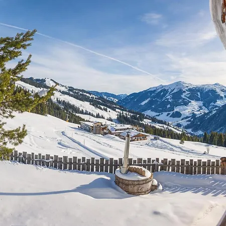 Wallegg Lodge - Alpine Premium Chalet - Ski In-Ski Out - Real Alpine Location Saalbach-3