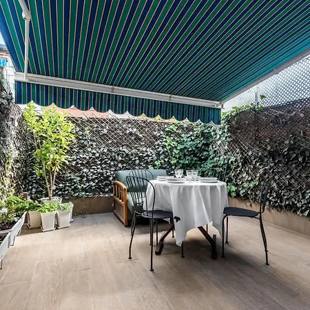 Chalet independiente de diseño con Patio Privado-2