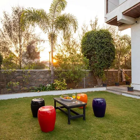 Stayvista'S Bella Dream - Mountain-View With Outdoor Pool, Lawn Featuring A Gazebo & Indoor Games-2