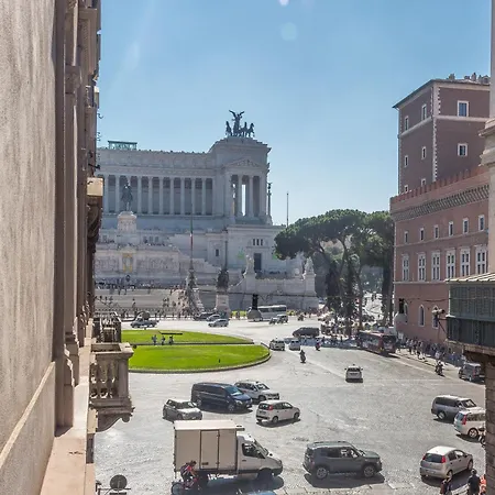 Amazing Piazza Venezia Suites-3