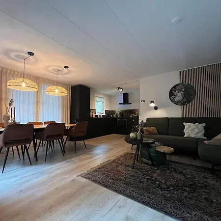 Forest Home For 2 To 8 Persons Including Hottub And Sauna-3