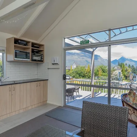Melbourne Lodge Queenstown-2