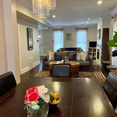 5 Bedroom Huge House In Best Location Parking Fireplace Back Yard-3