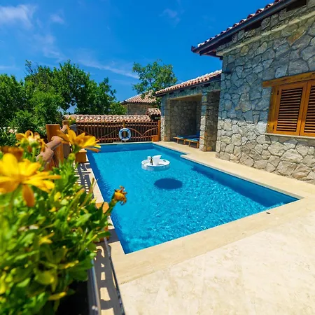 Carevic Resort & Villas-2