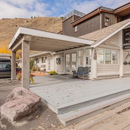 Miller Park Lodge-3