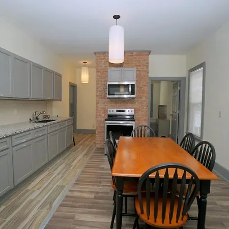 The Iron Scow: Niagara Falls Retreat with Private Yard-3