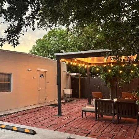 Cozy Private House Near Miami Airport - Free Parking - 01-2