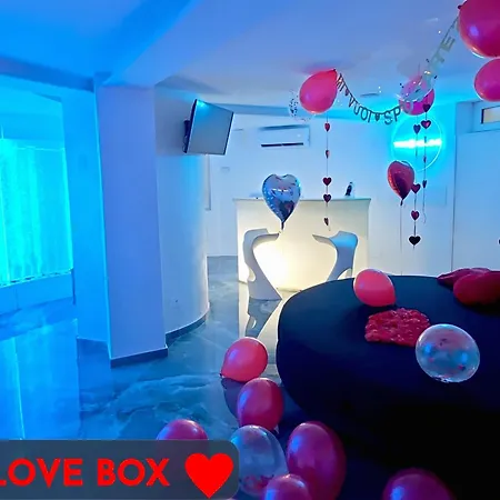 The Igloo Milano -Luxury Eclectic Suite - Jacuzzi - Milanoflats-3