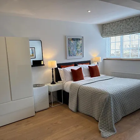 Yew Tree House-3