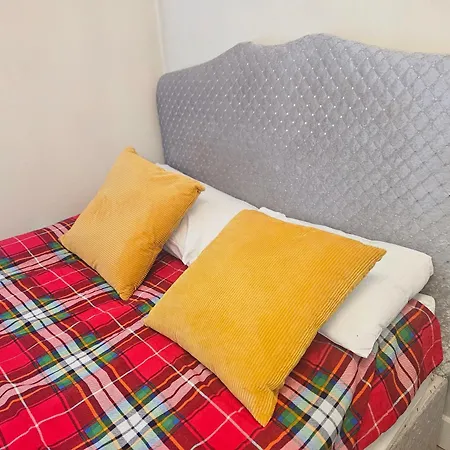 Four Bedroom House Chandos Road-3
