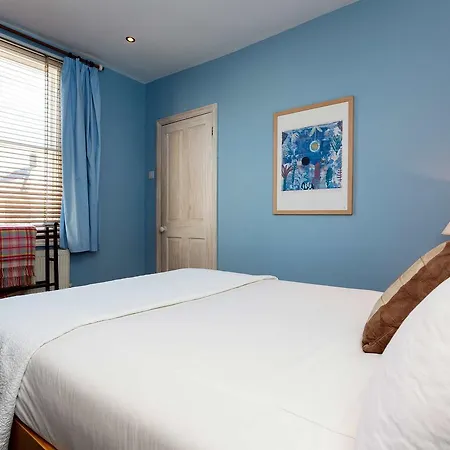 Veeve - Hartfield Crescent-3