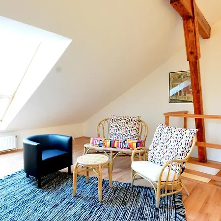 House With Courtyard & Parking Close To Stadtpark-3