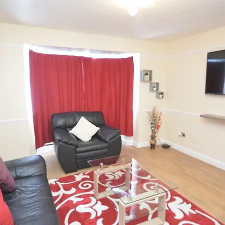 Four Bedroom Townhouse 12 Minutes Walk To Excel Exhibition Centre-2